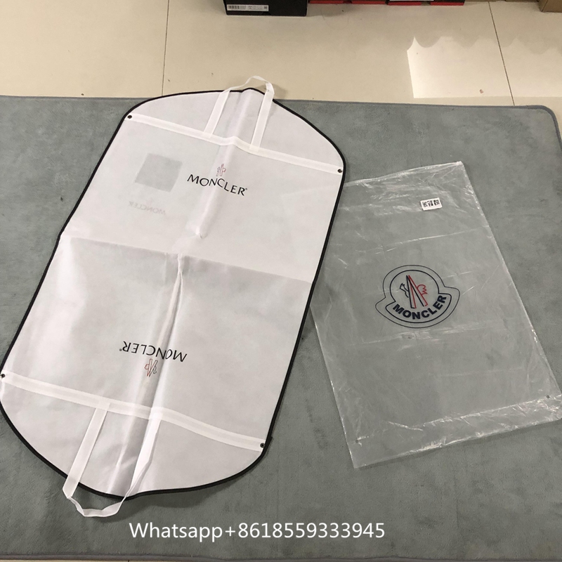Moncler Corydale Short Down Jacket (39)