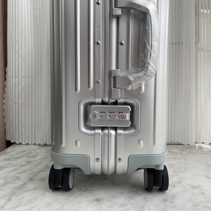 RIMOWA Original Cabin S Aluminium Small Carry-On Suitcase Silver (17)