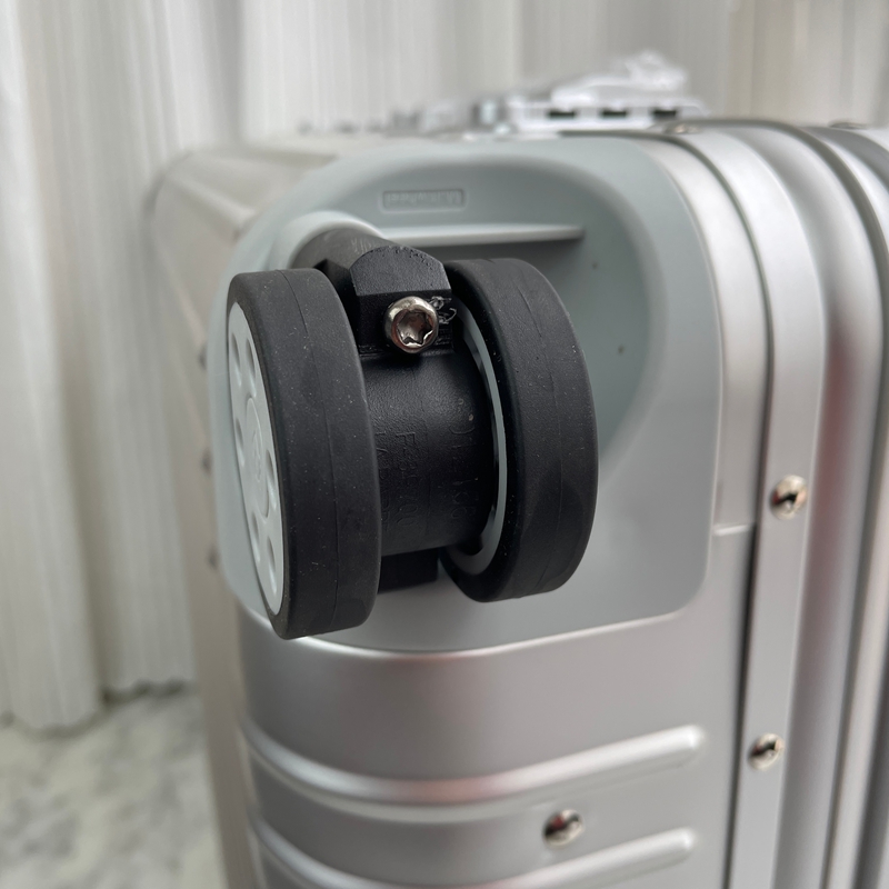 RIMOWA Original Cabin S Aluminium Small Carry-On Suitcase Silver (22)