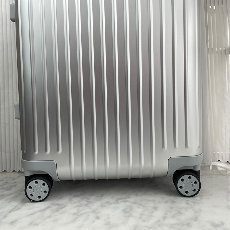 RIMOWA Original Cabin S Aluminium Small Carry-On Suitcase Silver (5)
