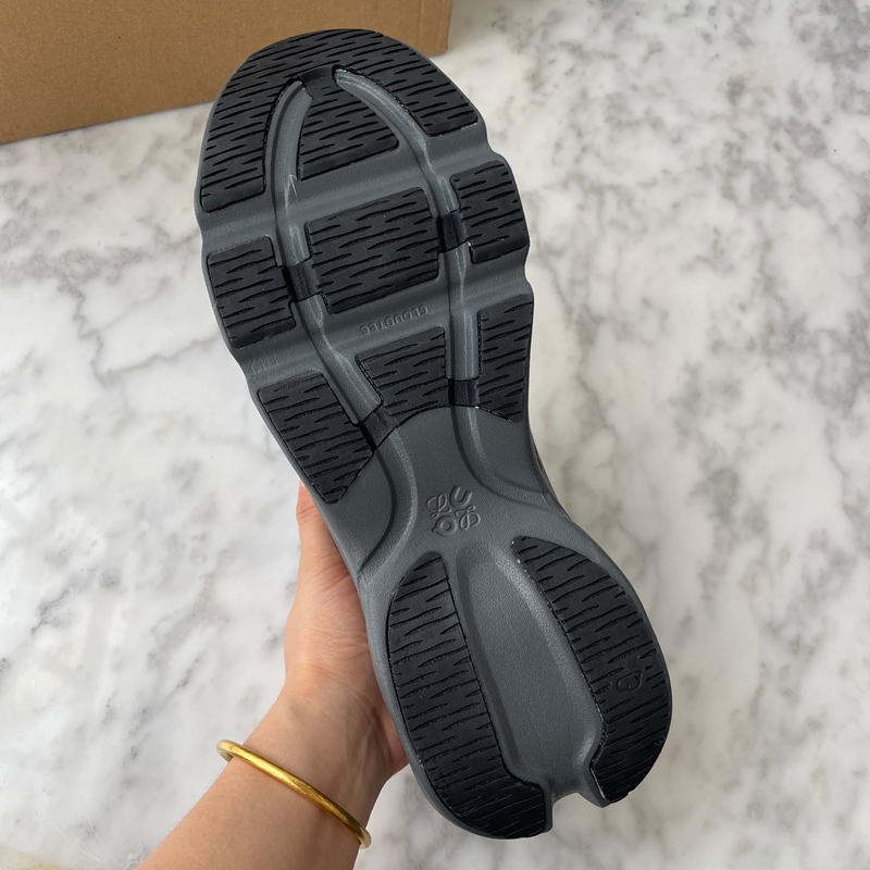 On Running Cloudsolo Loewe Black (18)