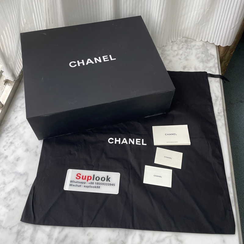 Chanel Grained Calfskin Souplissimo Maxi Flapbag Black (1)