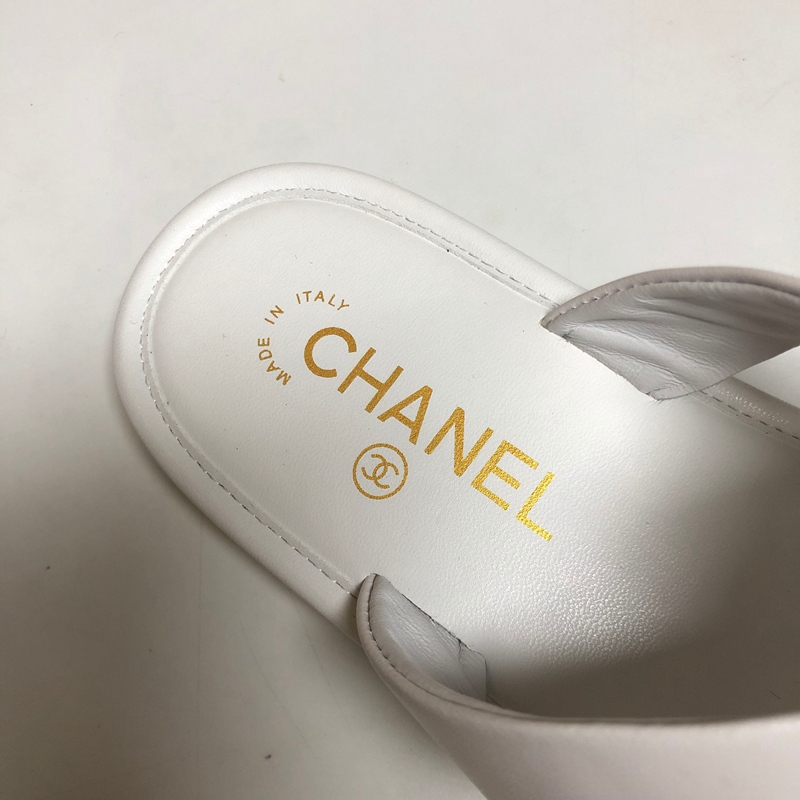 Chanel Thongs - Patent calfskin, white (13)