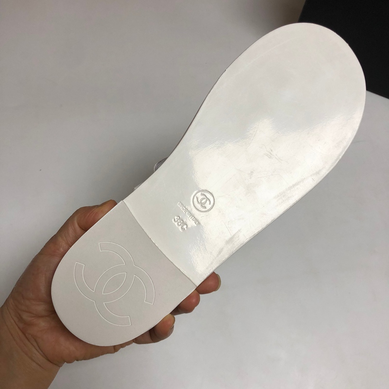 Chanel Thongs - Patent calfskin, white (14)
