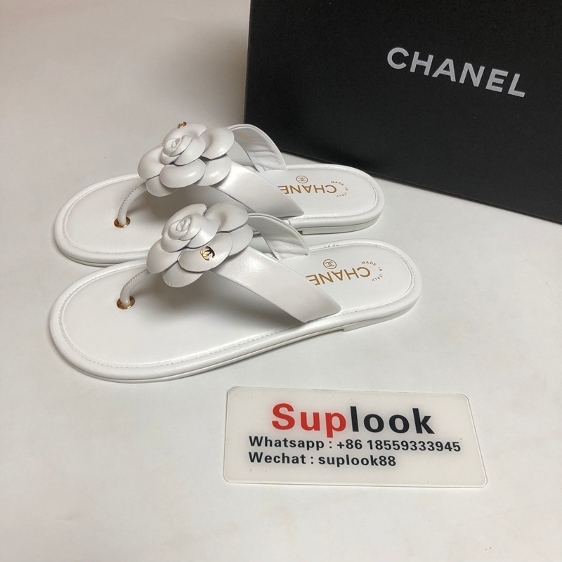 Chanel Thongs - Patent calfskin, white (3)