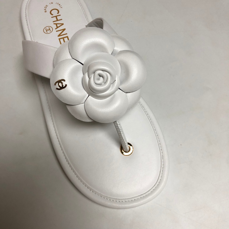 Chanel Thongs - Patent calfskin, white (8)