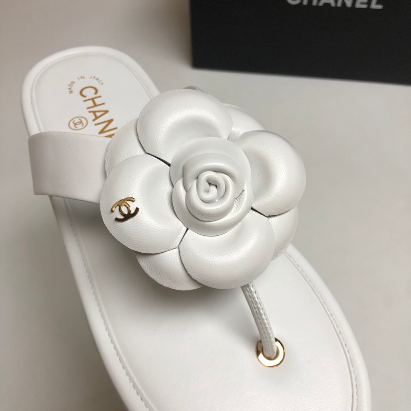 Chanel Thongs - Patent calfskin, white (9)